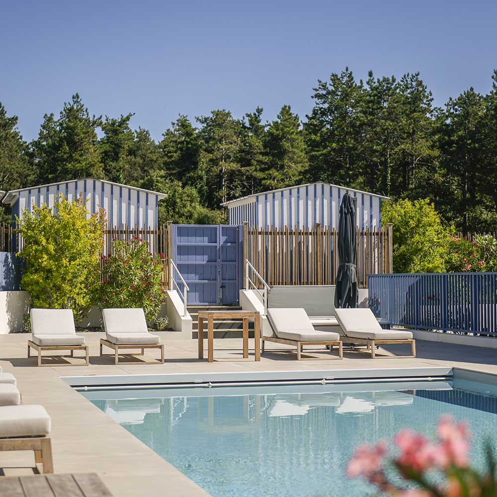 domaine-les-clayeres-activité-piscine-exterieure domaine-les-clayeres-activité-piscine-exterieure