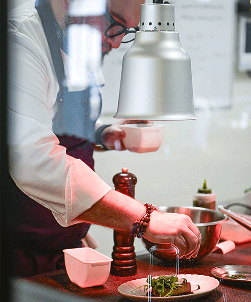 chef-cuisine-preparation-plat-domaine-les-clayeres