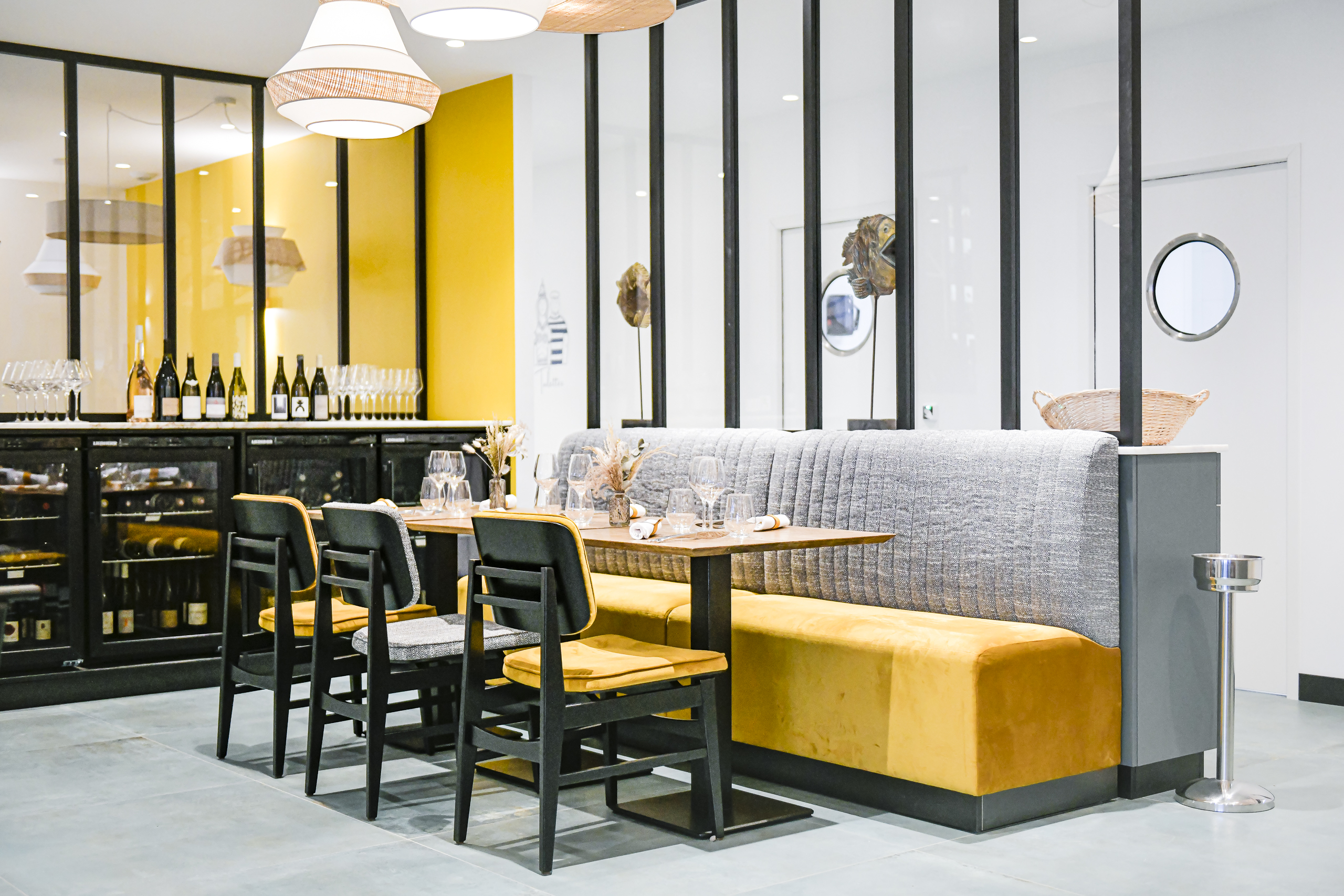 restaurant room